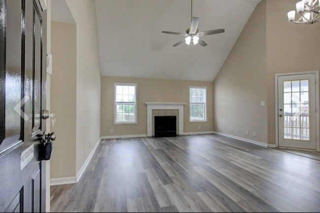 1356 Meredith Way in Clarksville, TN - Building Photo - Building Photo