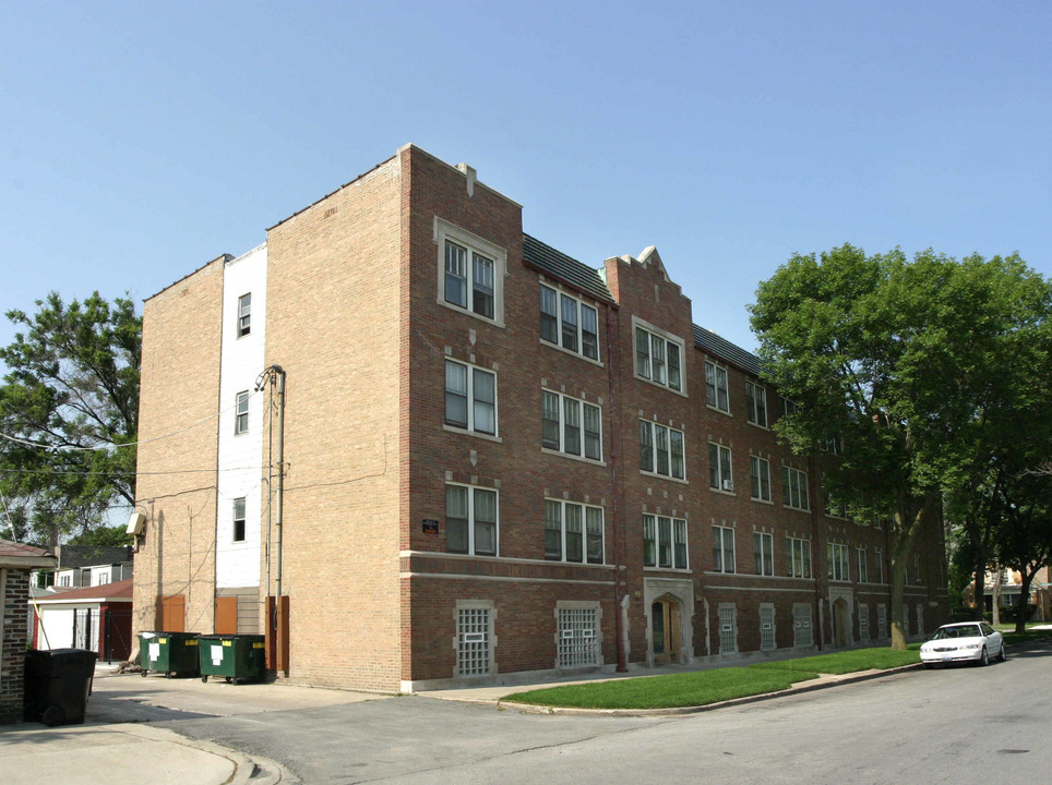 8203 S Indiana Ave in Chicago, IL - Foto de edificio