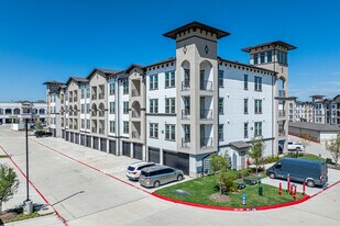 Caroline Florence in McKinney, TX - Building Photo