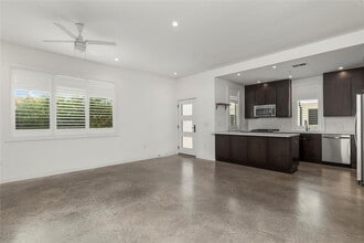 1021 1/2 E 38th St in Austin, TX - Building Photo - Building Photo