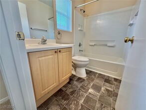 8697 Roping Rodeo Ave in Las Vegas, NV - Foto de edificio - Building Photo