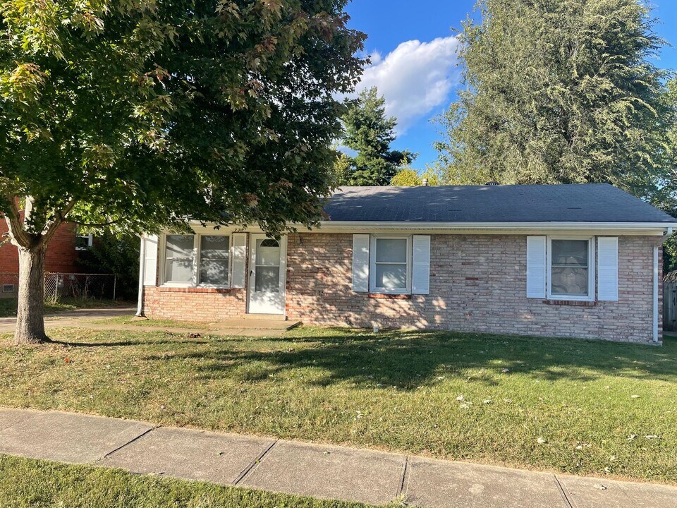 778 Nancy St in Versailles, KY - Building Photo