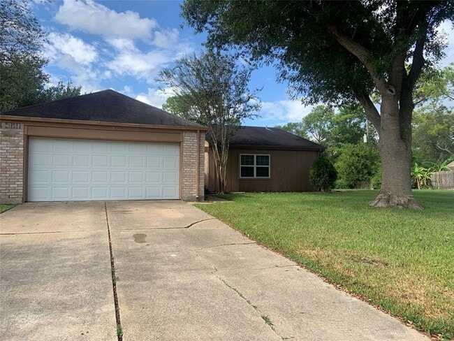 16618 Oxnard Ln in Friendswood, TX - Building Photo - Building Photo
