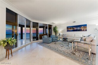 8473 Bay Colony Dr in Naples, FL - Building Photo - Building Photo
