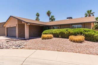 11112 N 106th St in Scottsdale, AZ - Foto de edificio - Building Photo