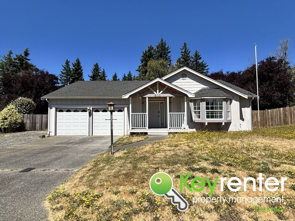 611 Rice Ct in Steilacoom, WA - Foto de edificio