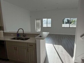 2704 Treasure Cove Cir in Fort Lauderdale, FL - Building Photo - Building Photo