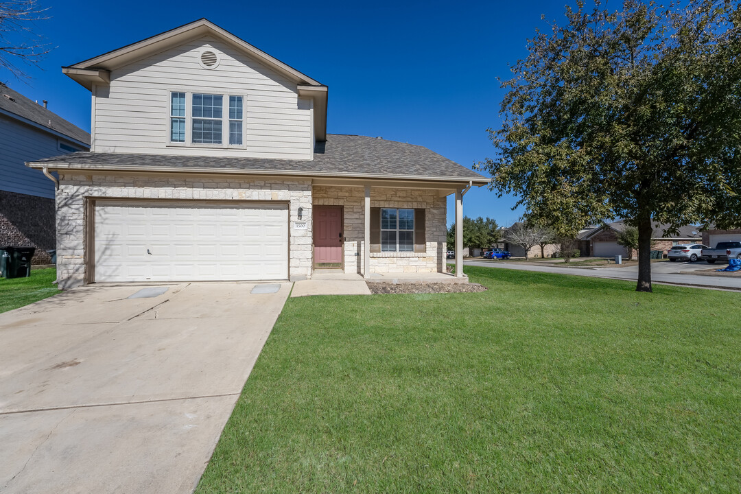 1500 Amberwood Loop in Kyle, TX - Building Photo