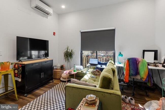property at 1935 E Hazzard St