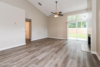 8056 Coatbridge Ln N in Jacksonville, FL - Building Photo - Building Photo