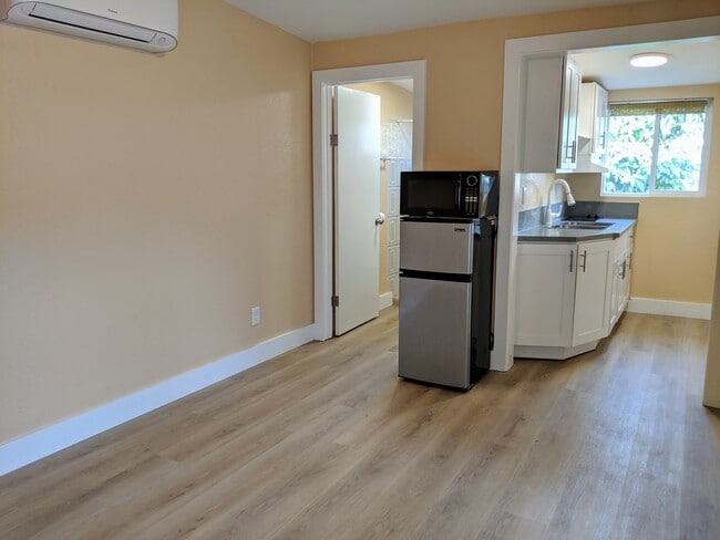 property at 2925 Menlo Ave