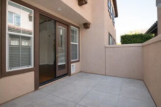 33 Wonderland in Irvine, CA - Foto de edificio - Building Photo