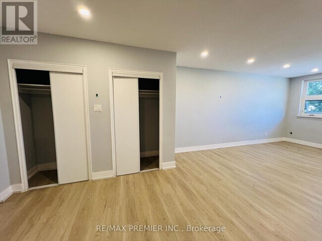 3046 Jaguar Valley Dr in Mississauga, ON - Building Photo - Building Photo