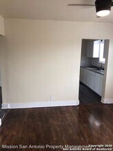 614 E Dewey Pl in San Antonio, TX - Building Photo - Building Photo