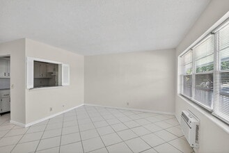 344 Northampton Q in West Palm Beach, FL - Building Photo - Building Photo