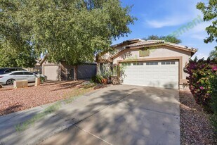 142 W Smoke Tree Rd in Gilbert, AZ - Building Photo