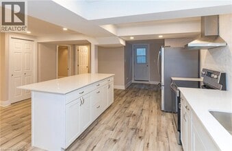 255 York Rd in Dundas, ON - Building Photo - Building Photo