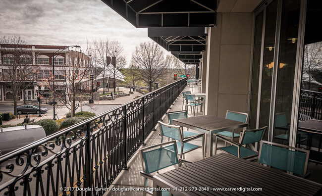 Falls Park Place in Greenville, SC - Foto de edificio - Building Photo