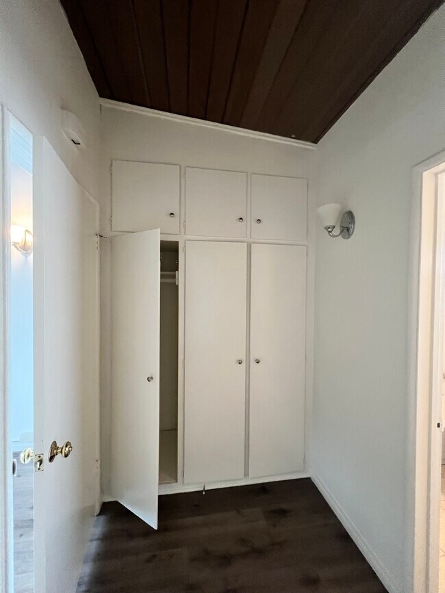 1251 Prospect Ave, Unit 21251 prospect in Hermosa Beach, CA - Building Photo - Building Photo