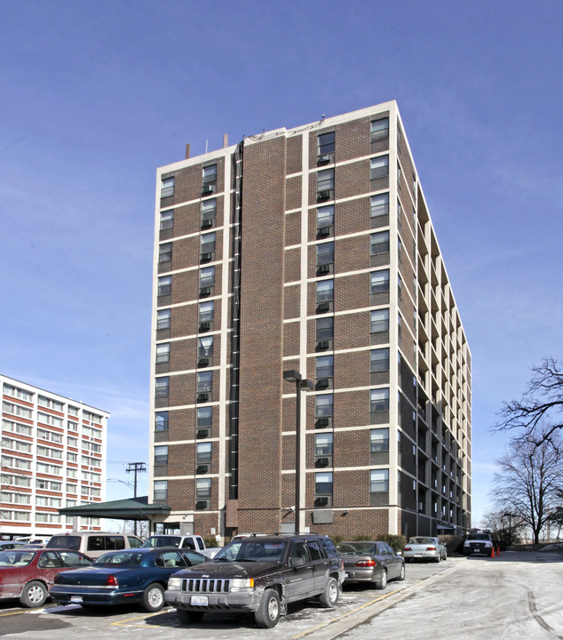 Westwind Tower in Elgin, IL - Building Photo