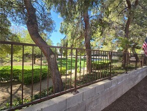 9433 Valencia Canyon Dr in Las Vegas, NV - Building Photo - Building Photo