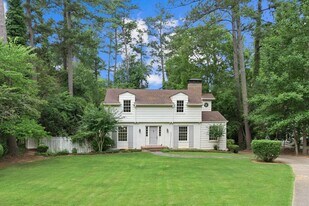 3156 E Wood Valley Rd NW in Atlanta, GA - Building Photo