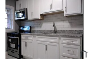 999 N Hill Rd in Baltimore, MD - Building Photo