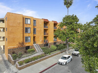 Windsor Villas in Glendale, CA - Foto de edificio - Building Photo