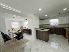 3180 NW 92nd St in Miami, FL - Building Photo - Building Photo
