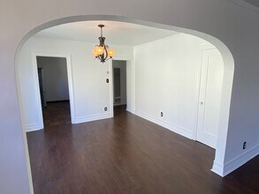 1042 S Hudson Ave, Unit 1042-12 in Los Angeles, CA - Foto de edificio - Building Photo