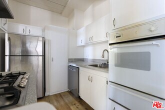 11131 Rose Ave in Los Angeles, CA - Building Photo - Building Photo