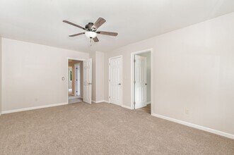 2 Independence Dr in Mt Holly Springs, PA - Building Photo - Building Photo