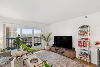 110 1st Ave NE, Unit 1424 in Minneapolis, MN - Building Photo - Building Photo