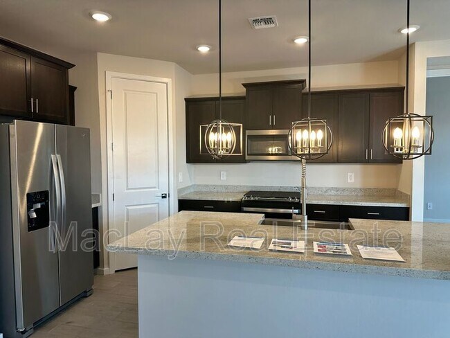 6831 W Samantha Wy in Phoenix, AZ - Building Photo - Building Photo