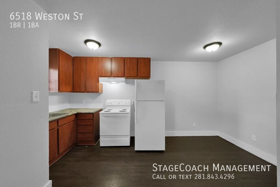 6518 Weston St in Houston, TX - Building Photo