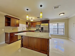 566 SW 168th Way in Weston, FL - Building Photo - Building Photo