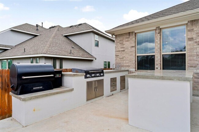 261 Double L Dr in Dripping Springs, TX - Building Photo - Building Photo