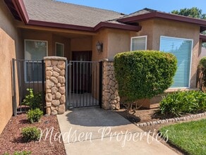 7 Redeemers Loop in Chico, CA - Building Photo - Building Photo