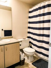 1015 Johnson St in Victoria, BC - Building Photo - Building Photo