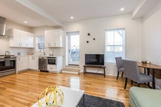 666 Massachusetts Ave, Unit 3 in Boston, MA - Building Photo - Building Photo