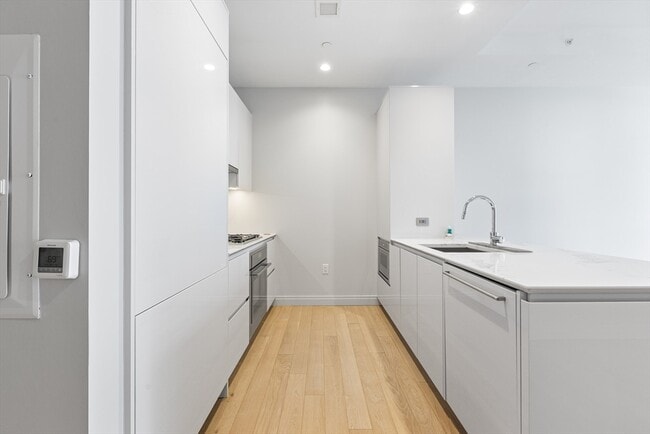 133 Seaport Blvd, Unit 11 in Boston, MA - Foto de edificio - Building Photo