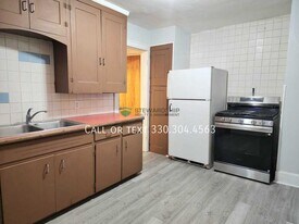 1628 E Market St in Akron, OH - Building Photo