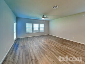 5915 Noah Pl in Saint Hedwig, TX - Foto de edificio - Building Photo