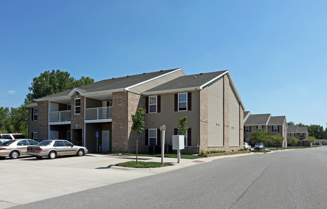 Tiffany Heights Apartments in Fort Wayne, IN - Foto de edificio - Building Photo