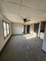 112 W 1st St, Unit 102 N Farley Unit B in Monticello, IA - Building Photo