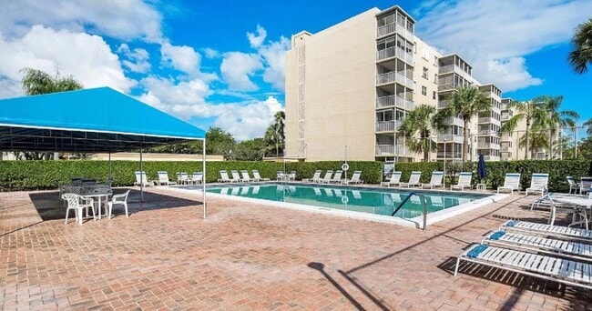 5500 NW 2nd Ave, Unit 509 in Boca Raton, FL - Foto de edificio - Building Photo