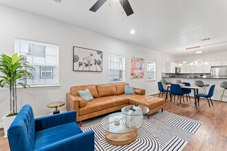 5009 Mallow St in Houston, TX - Building Photo - Building Photo