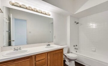 1110 Holly St, Unit 1108 holly street Irving in Irving, TX - Building Photo - Building Photo