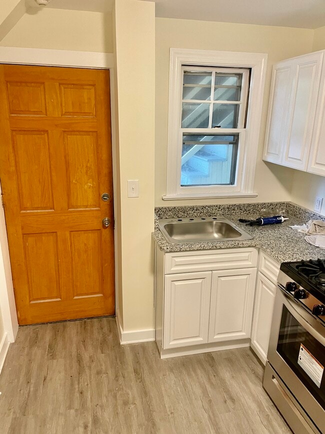 65 West St, Unit 2 in Worcester, MA - Foto de edificio - Building Photo