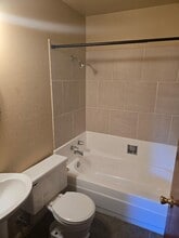 240 N Bollinger St in Visalia, CA - Building Photo - Building Photo